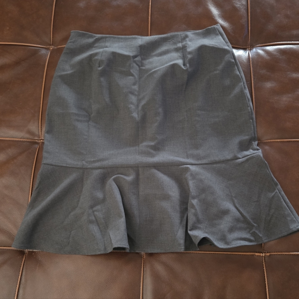 Worthington Flounce Hem Trumpet Skirt Size 12 - Picture 5 of 10